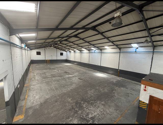 1,200M² WAREHOUSE TO LET IN BLACKHEATH INDUSTRIAL